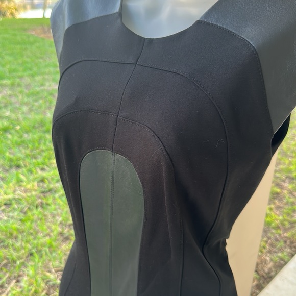 555 Los Angeles designer, black sleeveless asymmetrical w/leather midi dress - Picture 4 of 13